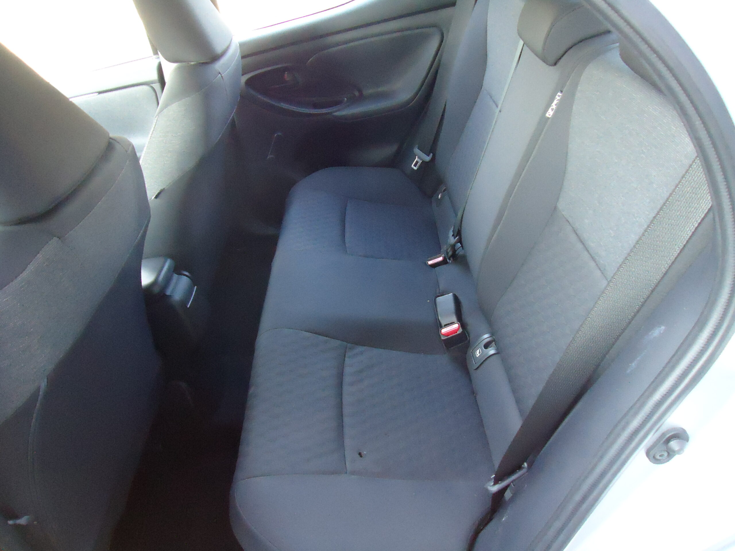 
								YARIS SILVER full									