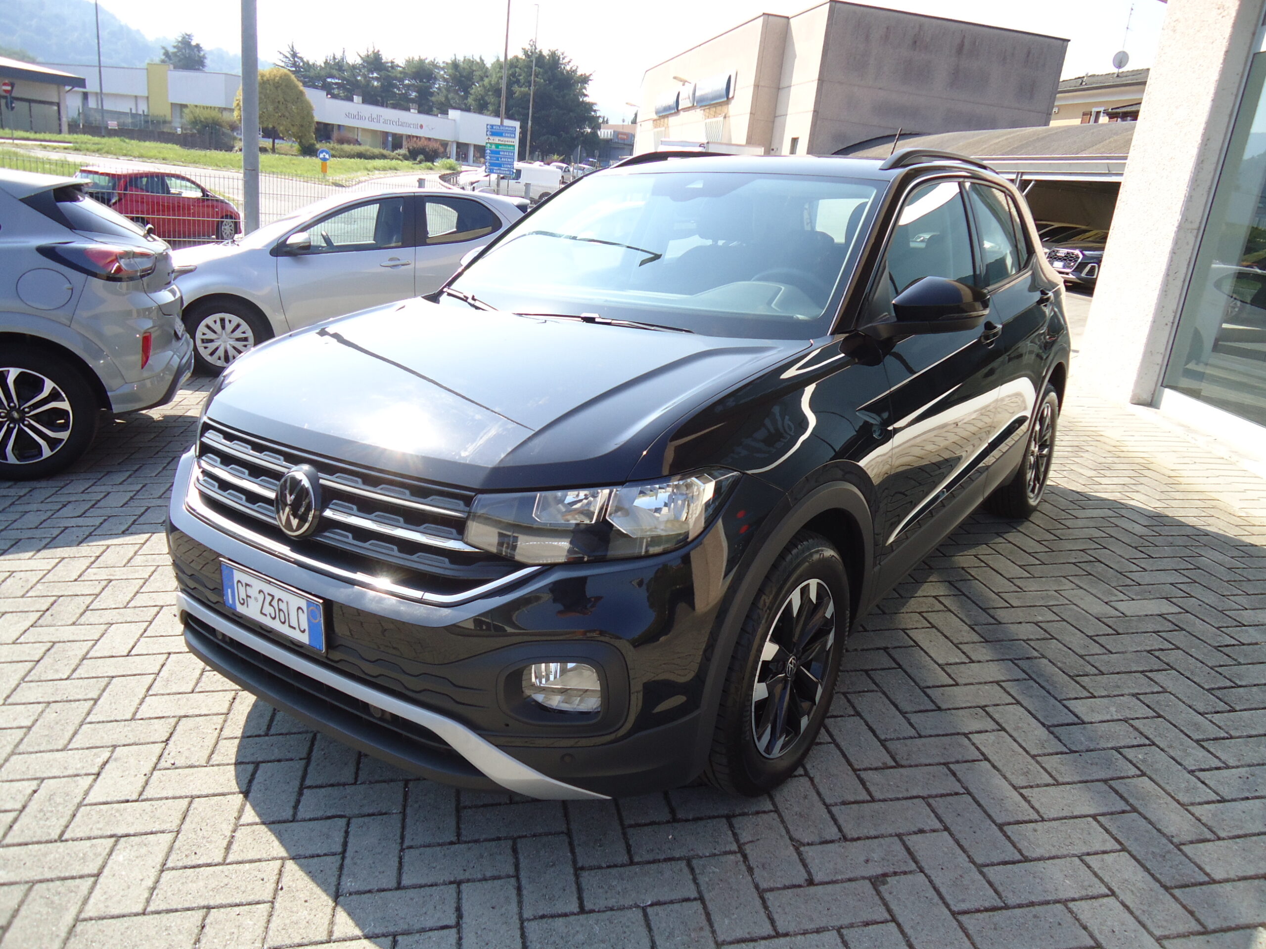 
								VW T-CROSS full									
