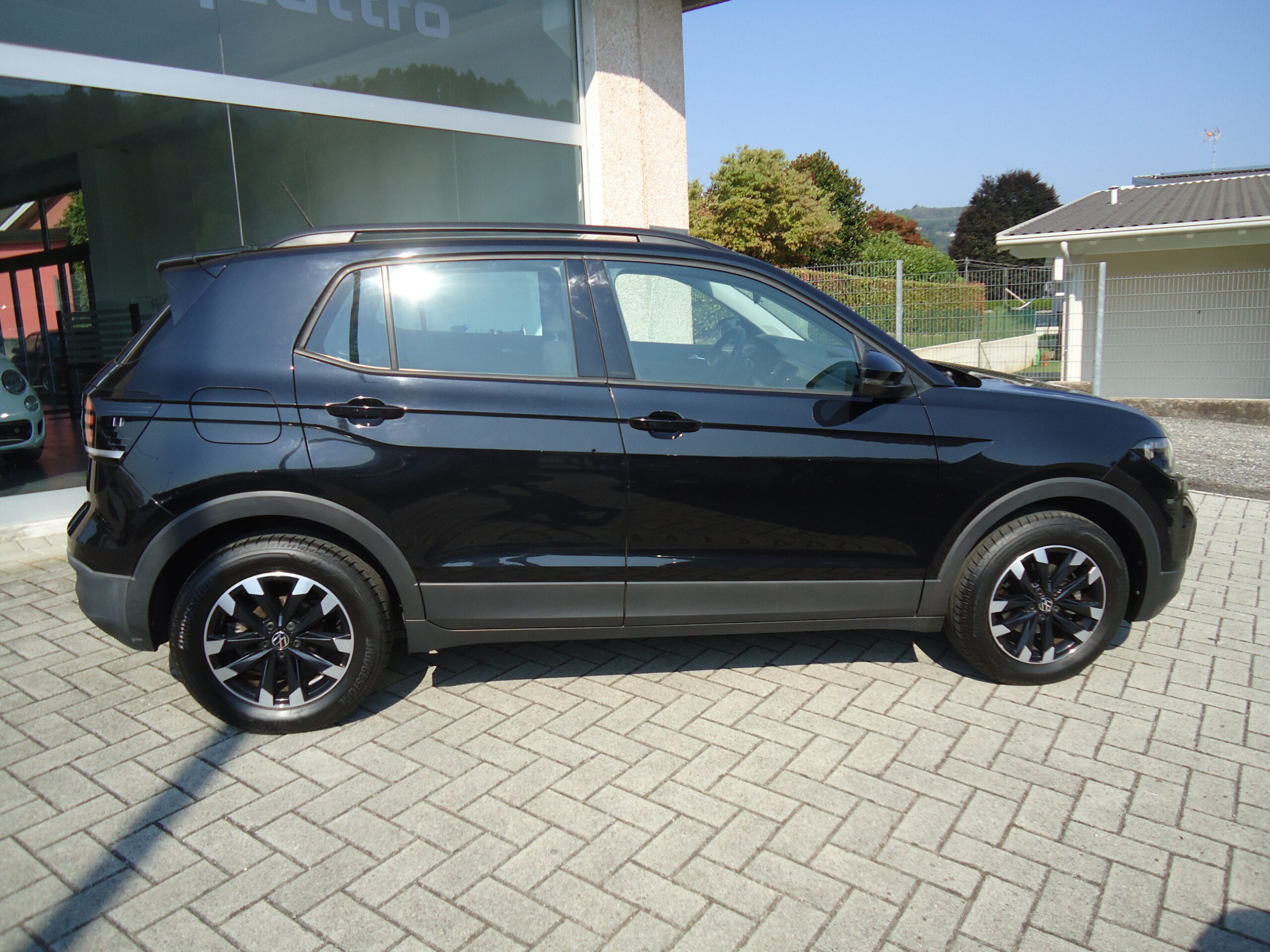 
								VW T-CROSS full									