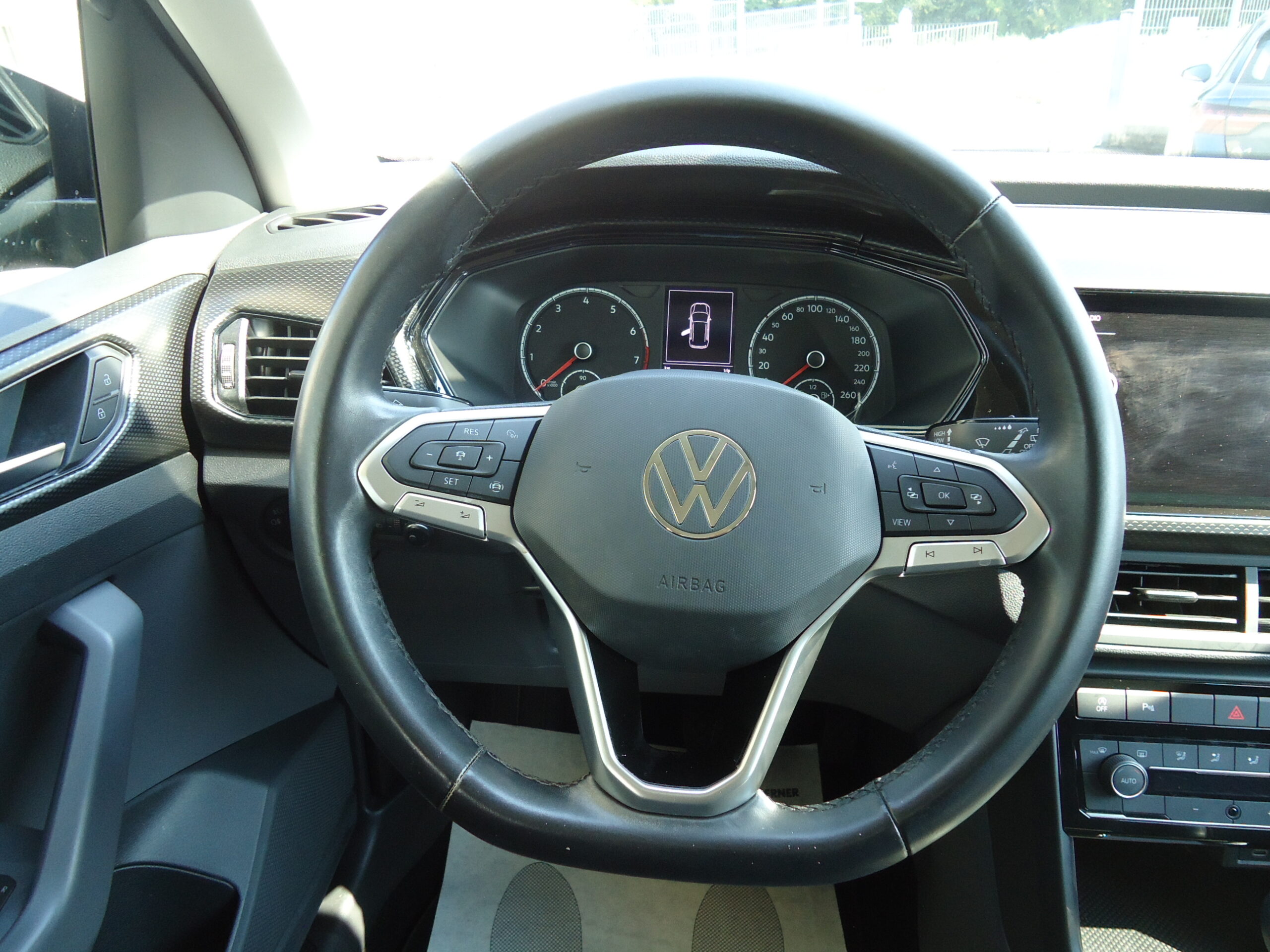 
								VW T-CROSS full									
