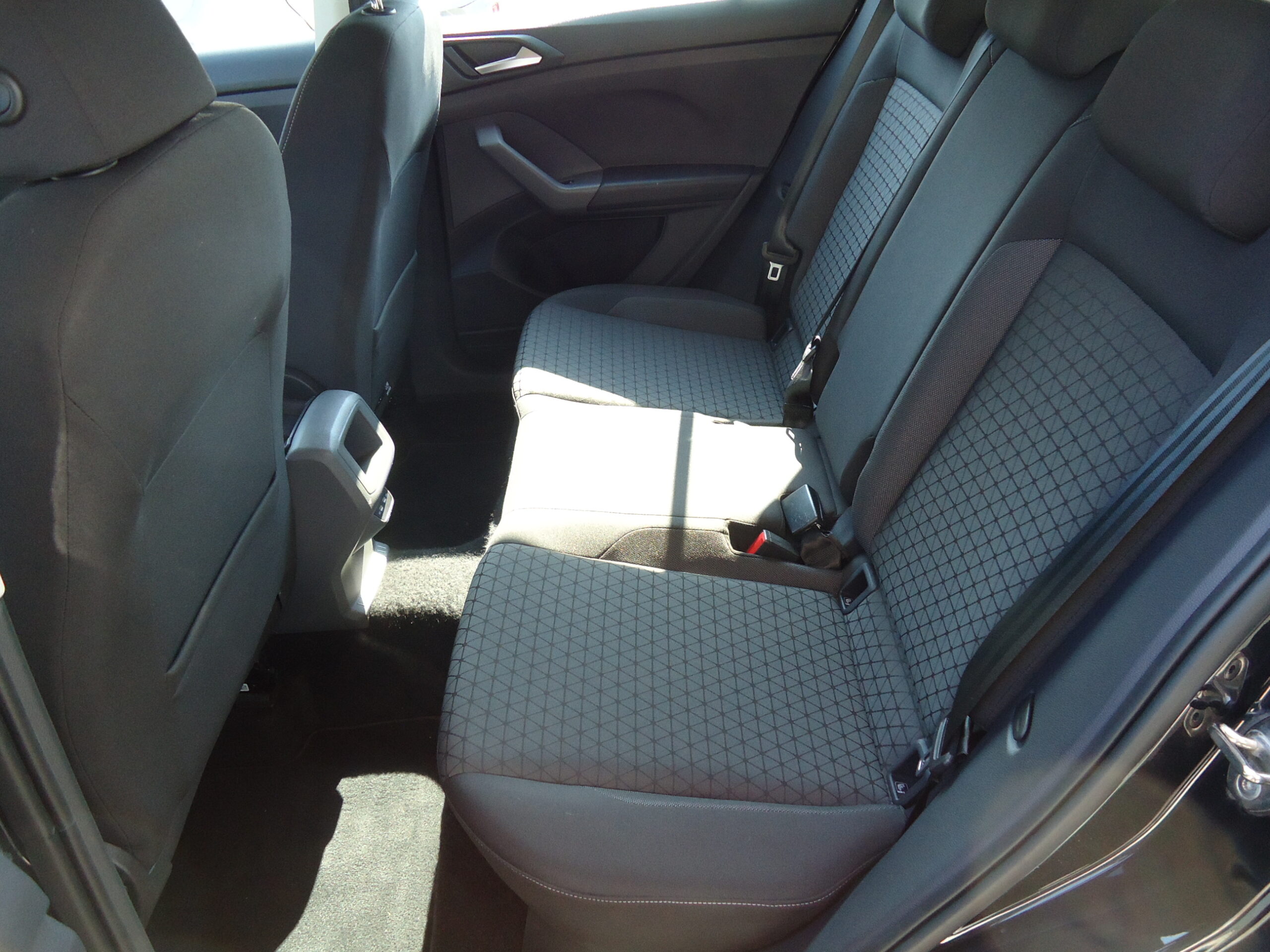 
								VW T-CROSS full									