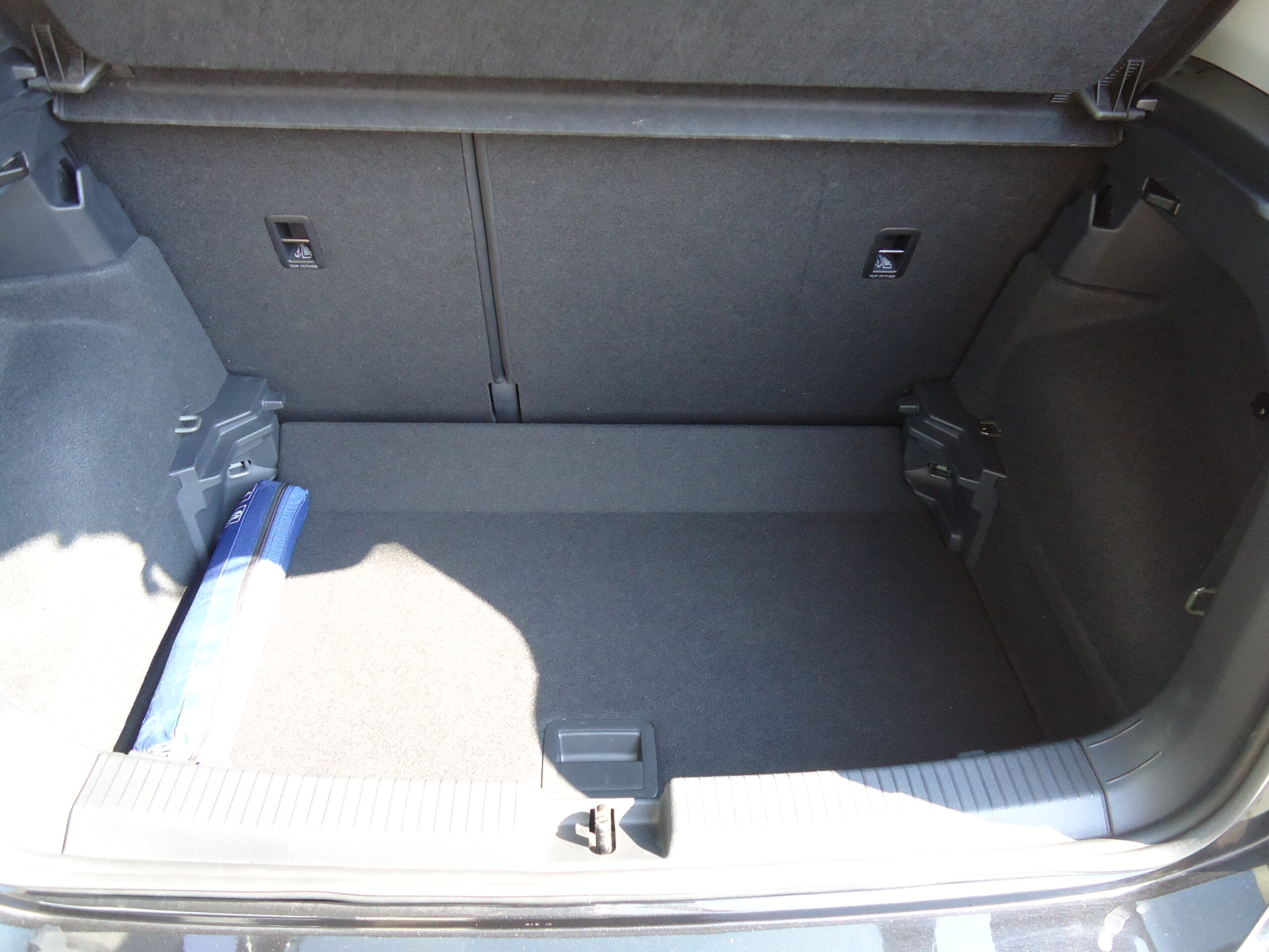 
								VW T-CROSS full									